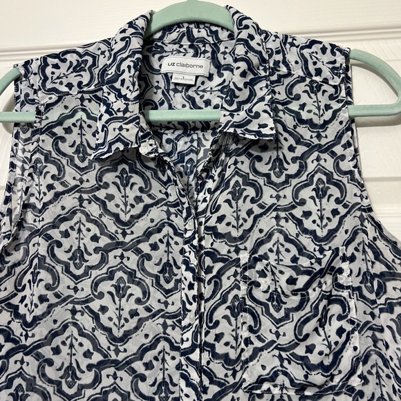 Liz Claiborne ~ Sleeveless Top Blue & WhiteFloral Button Down ~ Sheer ~ Size L - Picture 2 of 5